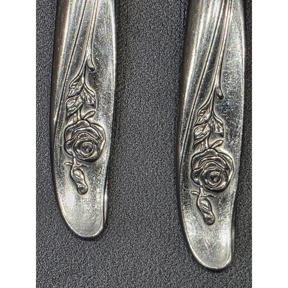 Oneida Custom Stainless Morning Rose Flatware Set 12pc Knives Forks Spoon